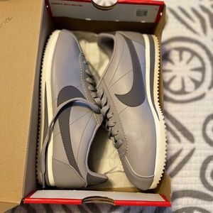 Nike Cortez Women size 8 Good used Condition. Worn Twice